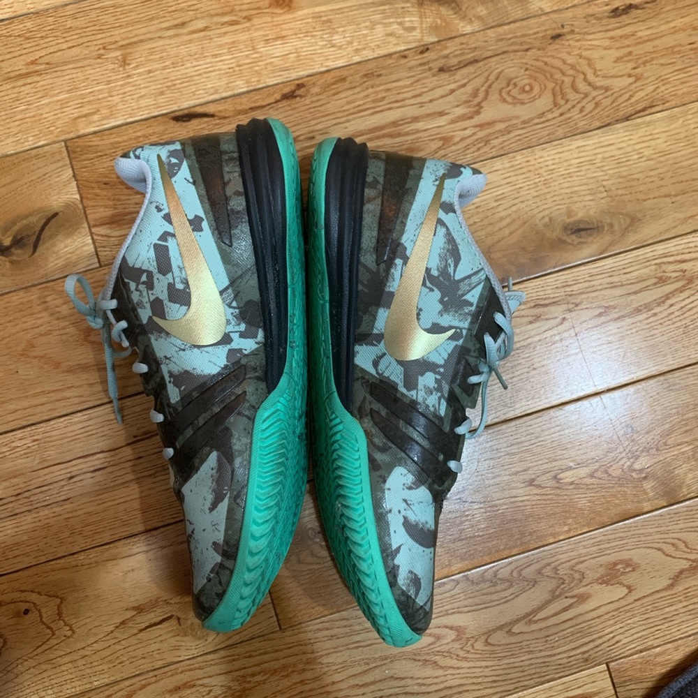 KOBE MENTALITY FIBERGLASS MENS 11